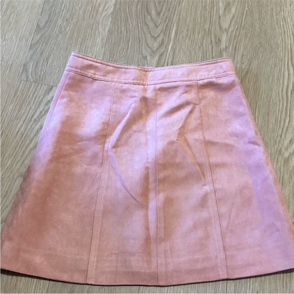 H&M Button mini Skirt in Soft Pink peach color Suede feeling fabric - Picture 3 of 6